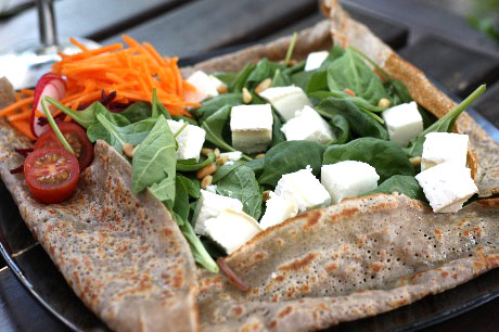 Galette with goat cheese and baby spinach